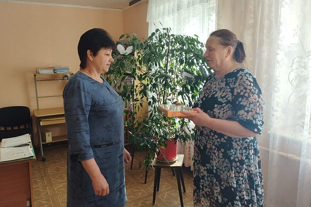 Работники культуры МБУК «Липовский КДЦ»  искренне поздравляют работников с  профессиональным праздником – Днем местного самоуправления!