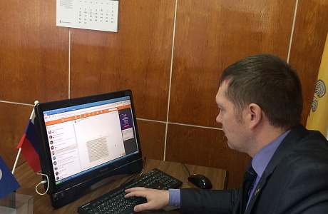 Глава администрации района Иван Алексеевич Кирюхин провел прямую линию  в социальных сетях.