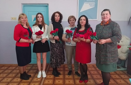 Замещающие родители АНО "Тепло семьи" приняли участие в акции "Красная гвоздика" Замещающие родители АНО "Тепло семьи" приняли участие в акции "Красная гвоздика"