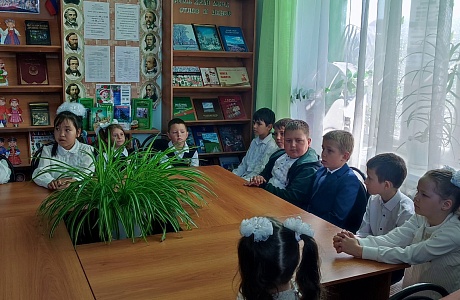 Час мужества «И девушка наша проходит в шинели»