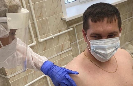 Иван Алексеевич Кирюхин прошел первый этап вакцинации от коронавирусной инфекции.