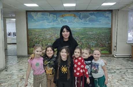 В рамках детского кружка общего развития творчества «Искорки» прошла игровая программа «Обнимашки». В рамках детского кружка общего развития творчества «Искорки» прошла игровая программа «Обнимашки».