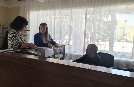 C работниками, обеспечивающими охрану зданий районной администрации, проведен дополнительный инструктаж по мерам безопасности