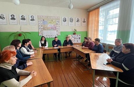 Глава Малосердобинского района Иван Алексеевич Кирюхин встретился с работниками учреждений образования и культуры сёл Саполга и Топлое