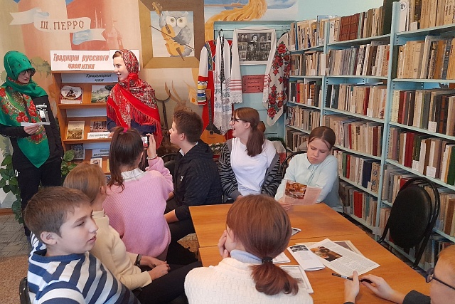  В библиотеке села Новое Дёмкино проведён познавательный час «Традиции русского чаепития».