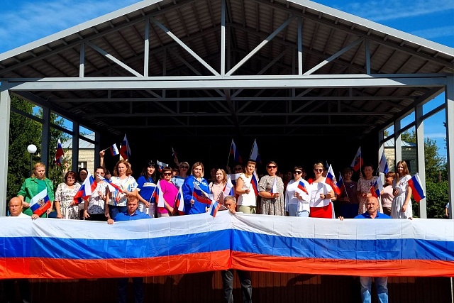 Торжественного построения с флагом России, посвященное Дню государственного флага Российской Федерации