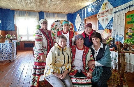Фольклорные посиделки «В мире нет милей и краше песен и преданий наших». Фольклорные посиделки «В мире нет милей и краше песен и преданий наших».
