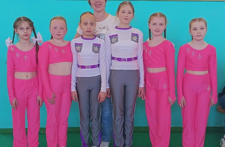 Фитнес и спорт: наши девушки поддержали волейболисток на соревнованиях