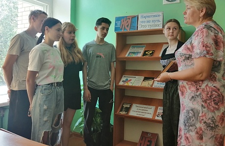 Обзор «Человеком тоже был сначала, тенью человека стал потом» проведен Чунаковской библиотекой