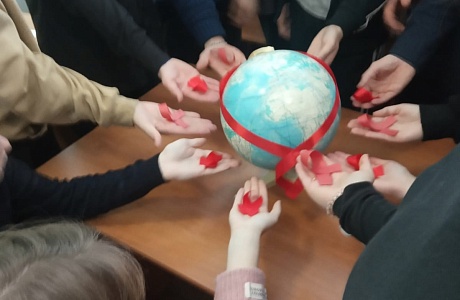 В День борьбы со СПИДом, в библиотеке села Старое Славкино проведен урок-предупреждение под названием «СПИД – без мифов и иллюзий». 