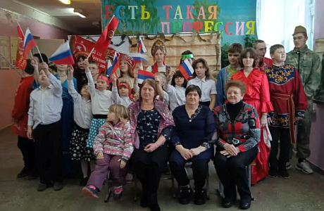 В Чунаковской школе прошло торжественное мероприятие, посвященное закрытию Года защитника Отечества В Чунаковской школе прошло торжественное мероприятие, посвященное закрытию Года защитника Отечества