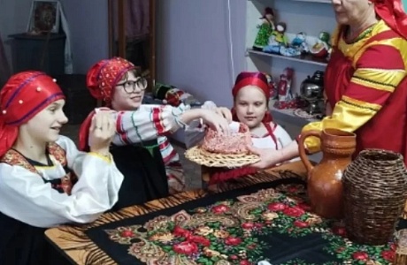 "Святки, гадаем без оглядки". "Святки, гадаем без оглядки".