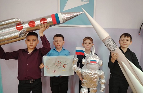 Нам космос покоряется! Нам космос покоряется!