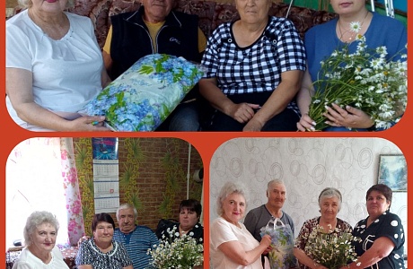 Председатель районного отделения «Союза женщин России»  Малосердобинского района поздравила с Днём семьи, любви и верности супружеские пары и семью участника СВО