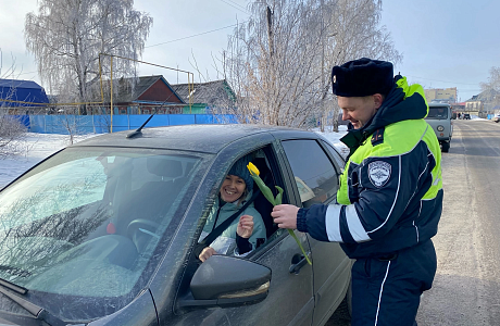 Акция «Цветы для автоледи»