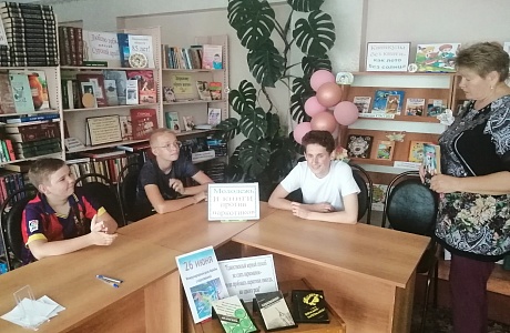 Обзор «Молодежь и книги против наркотиков» проведен в библиотеке села Чунаки