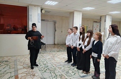В РДК состоялся музыкальный экспресс-час в рамках Года защитников России. «Песни в военной шинели».