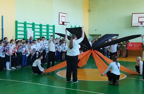 Ученики многопрофильного лицея приняли участие в международной акции «Бессмертный полк: герои рядом с нами». Ученики многопрофильного лицея приняли участие в международной акции «Бессмертный полк: герои рядом с нами».