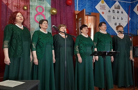 Марьевский Дом культуры совместно с библиотекой провели литературно-музыкальную композицию                                            «Мы славим женщину!»