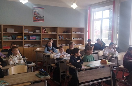 Специалистом Малосердобинской центральной районной библиотеки проведен урок информационной грамотности «Интернет - площадка для диалога»