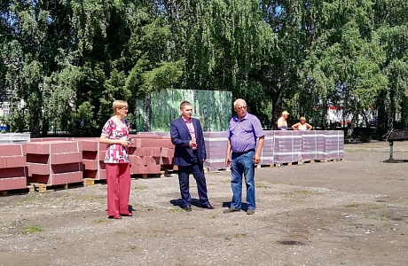 В селе Малая Сердоба начаты работы по капитальному ремонту площади им. Ленина.