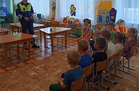 Встреча воспитанников детского сада «Солнышко» с. Малая Сердоба с государственным инспектором безопасности дорожного движения Встреча воспитанников детского сада «Солнышко» с. Малая Сердоба с государственным инспектором безопасности дорожного движения