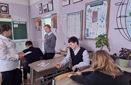 Специалистом Малосердобинской центральной районной библиотеки проведен экологический час ко Всемирному дню Земли «Земля - слезинка на щеке Вселенной» 