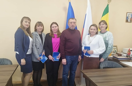 Торжественное вручение партийных билетов новым членам Всероссийской политической партии «Единая Россия»